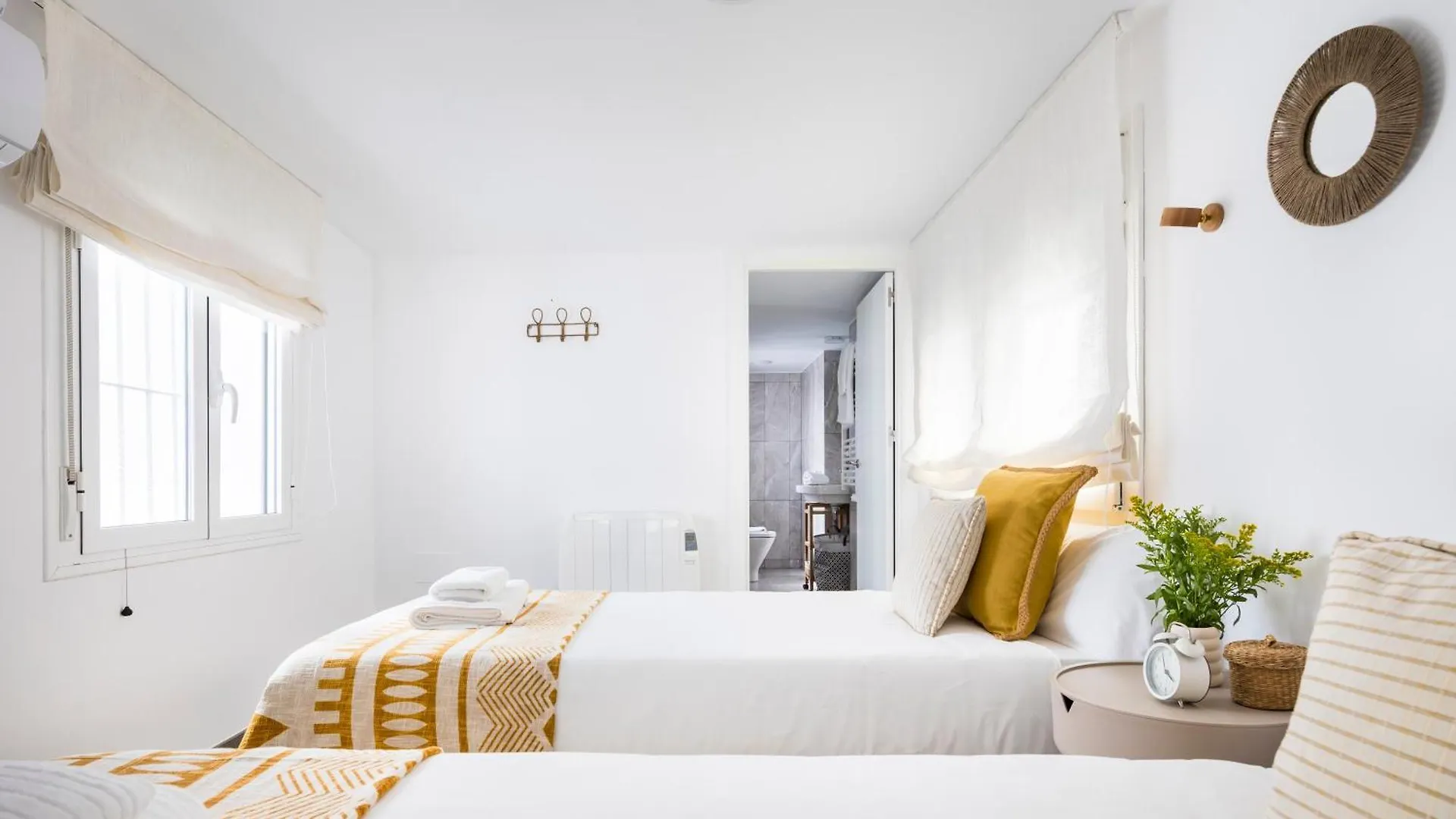 New Charming Duplex With Private Patio Apartment Seville