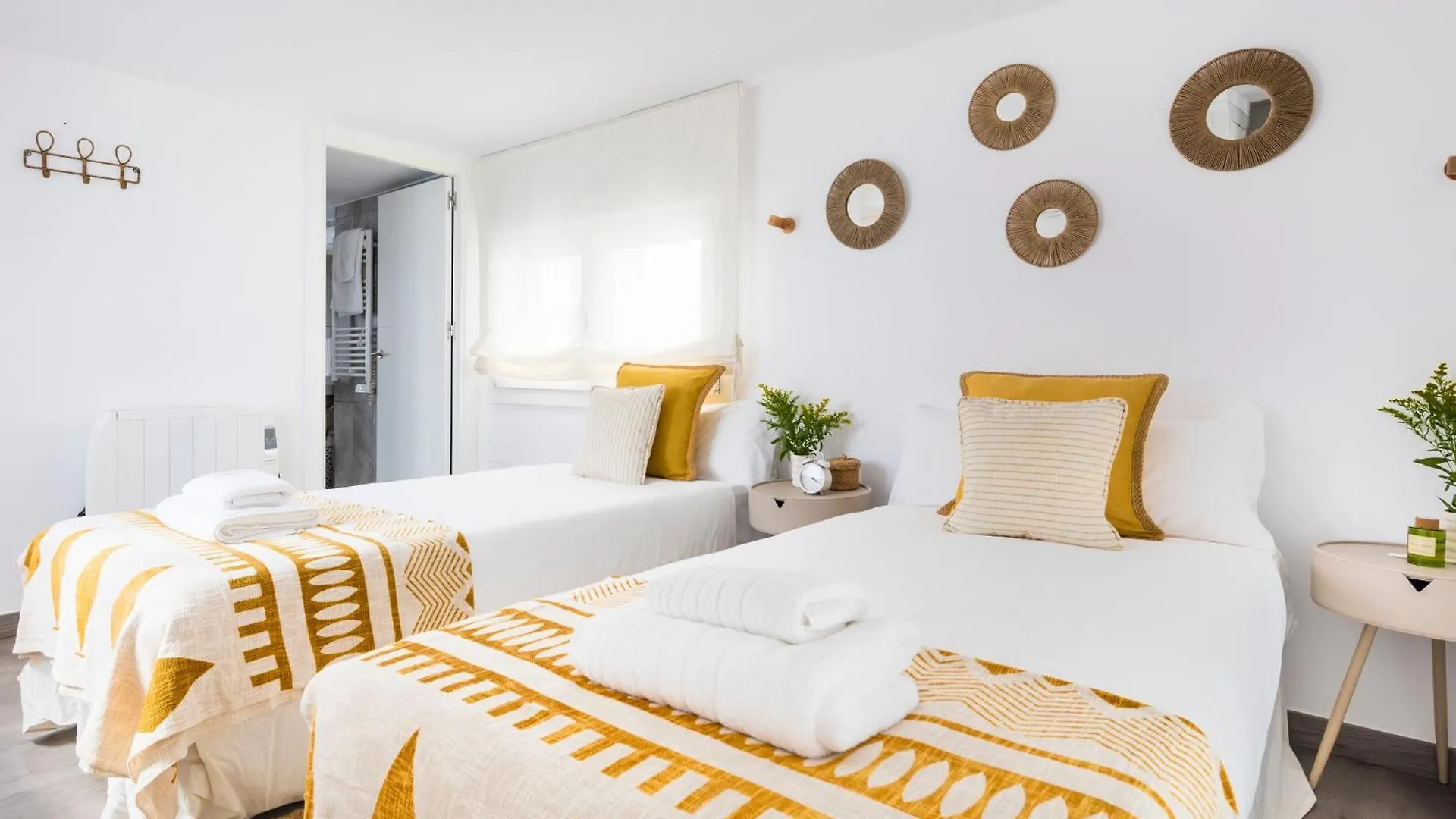 New Charming Duplex With Private Patio Apartment Seville