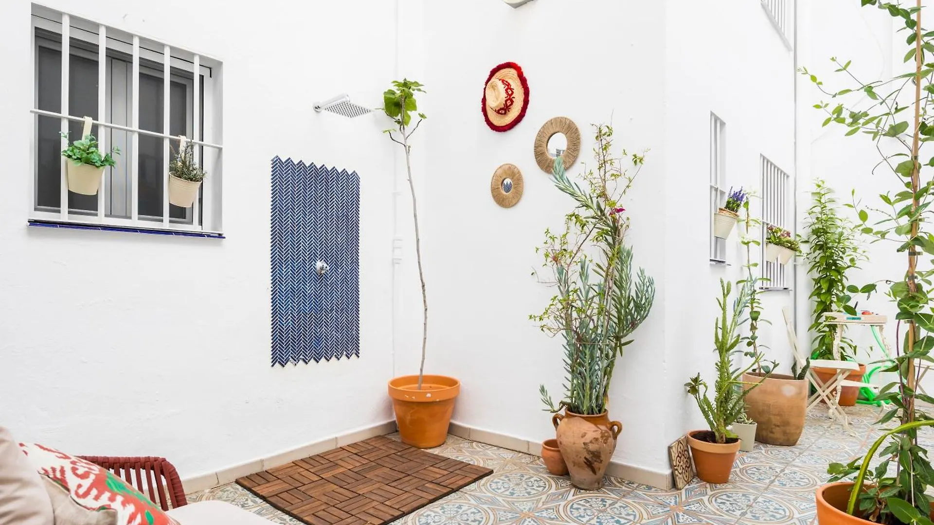 New Charming Duplex With Private Patio Apartment Seville