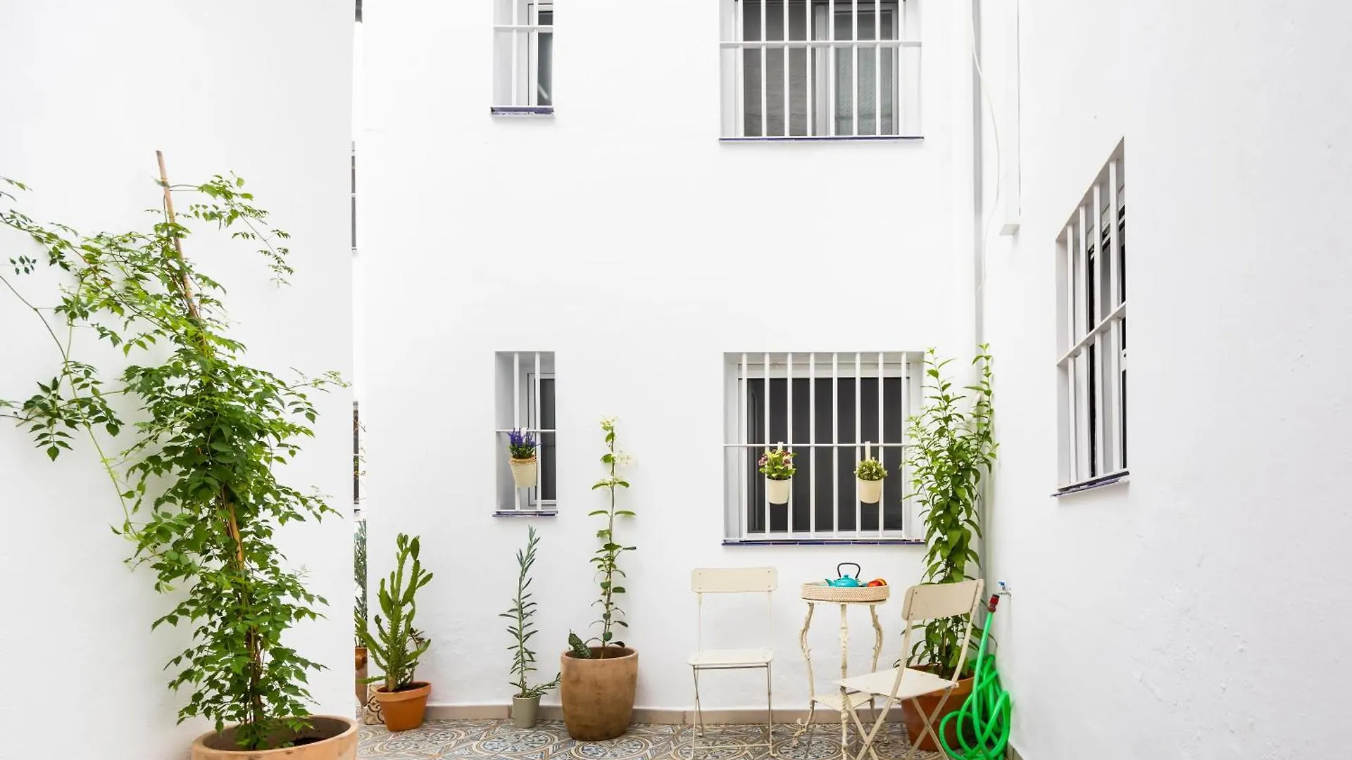 New Charming Duplex With Private Patio Apartment Seville 0*,  Spain